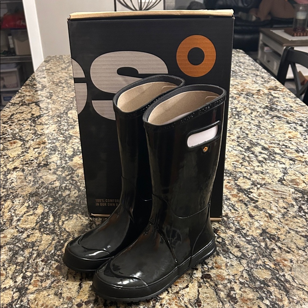 Bogs Black Glossy Rain Boots, size 4Y